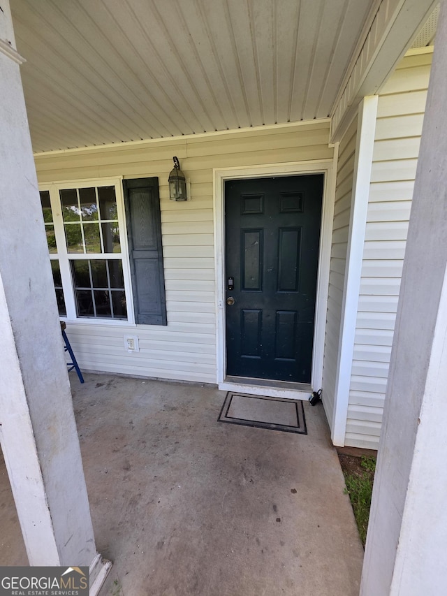 doorway to property featuring a porch