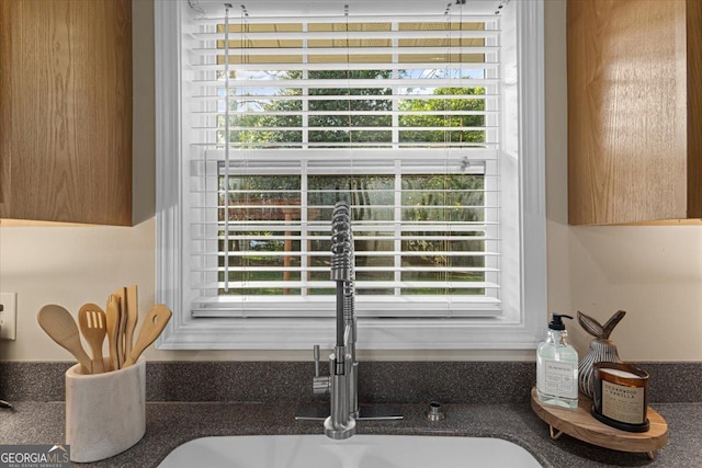 room details featuring a sink