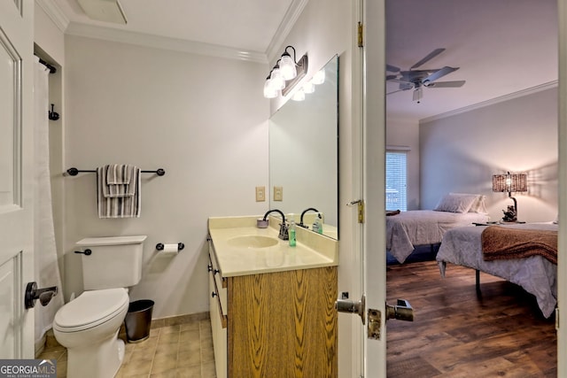 ensuite bathroom featuring crown molding, toilet, ceiling fan, and vanity
