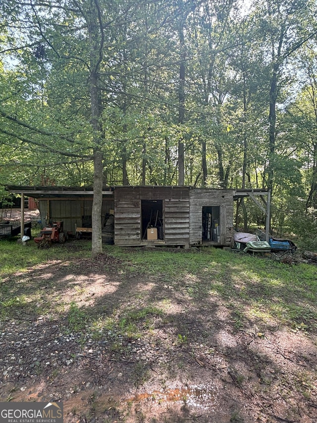 view of outdoor structure with an outbuilding