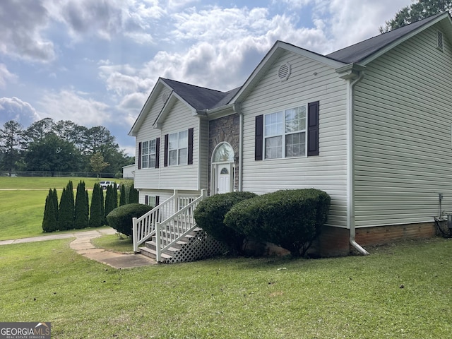 127 Mabry Rd, Jackson, GA 30233 - bi-level home with a front lawn