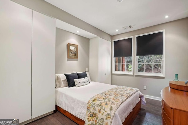 bedroom featuring recessed lighting, baseboards, visible vents, and dark wood-type flooring