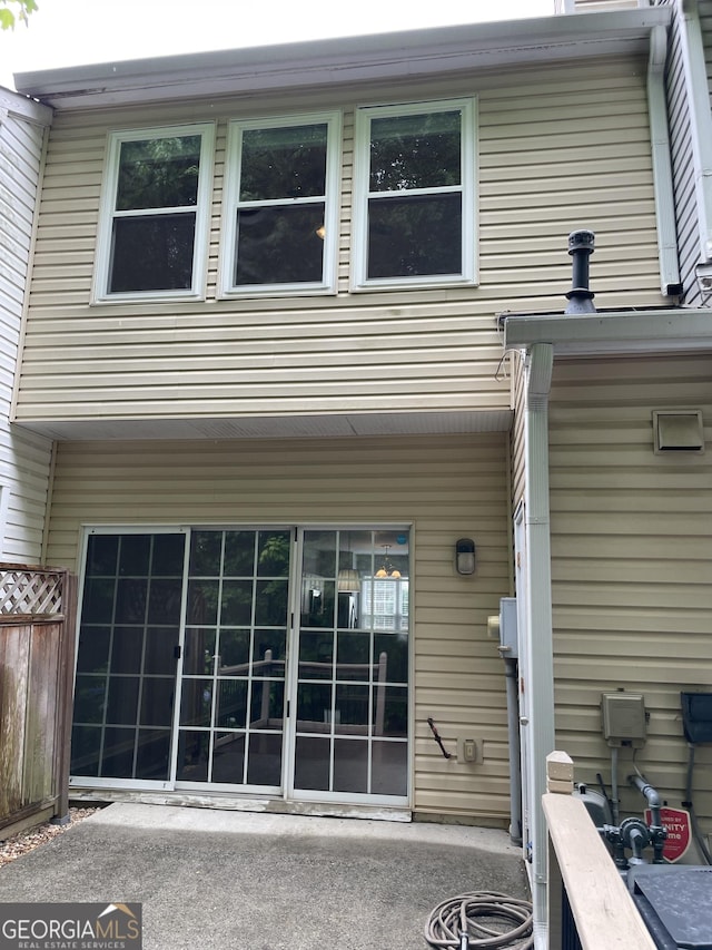 211 Buckland Dr, Alpharetta, GA 30022 - back of property featuring fence