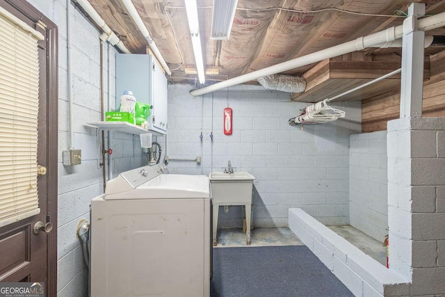 washroom featuring laundry area and washer / dryer