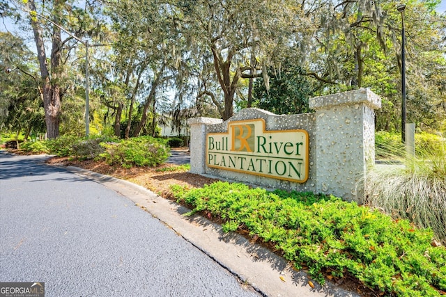view of community / neighborhood sign