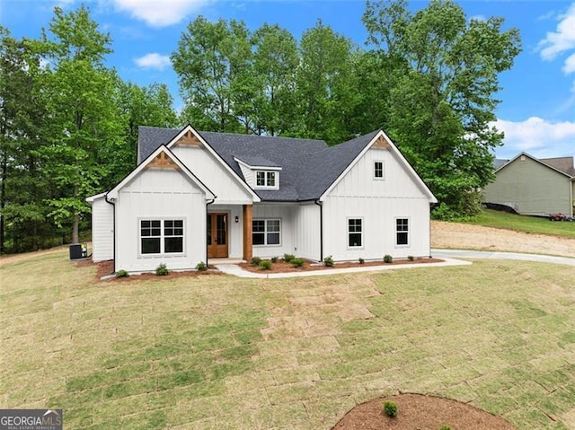 346 Chandler Ct, Alto, GA 30510 - modern farmhouse with board and batten siding, roof with shingles, and a front lawn