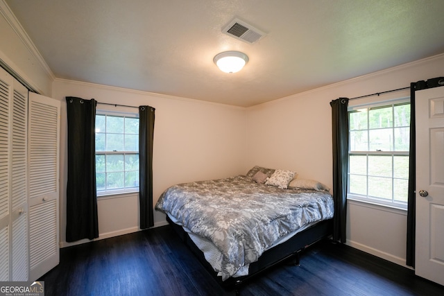 253 Dry Creek Rd, Cedartown, GA 30125 - bedroom with crown molding, baseboards, visible vents, and dark wood-type flooring