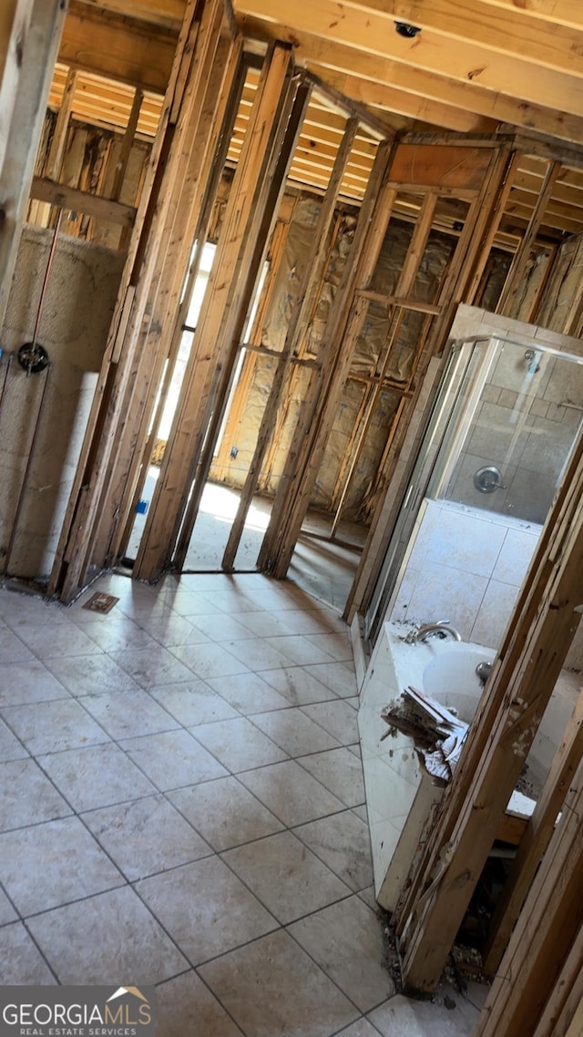 8828 Patricia Rose, Douglasville, GA 30134 - interior space featuring a washtub