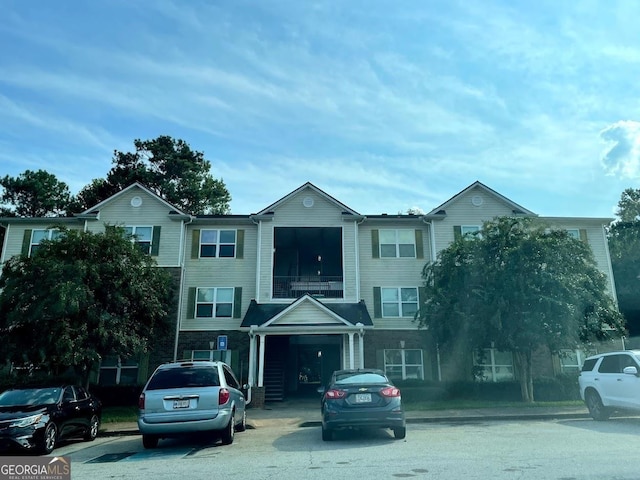 townhome / multi-family property featuring a balcony