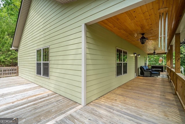 deck with a ceiling fan