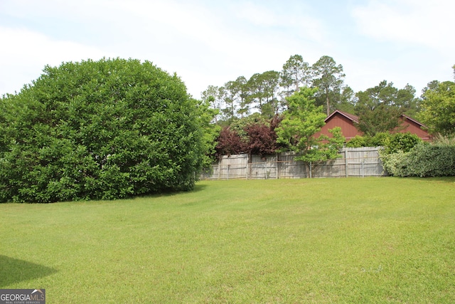 view of yard featuring fence