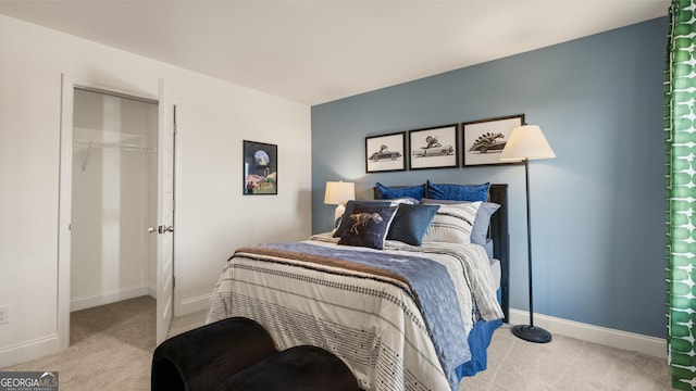 carpeted bedroom featuring baseboards and a closet