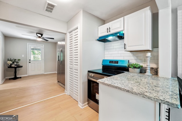 kitchen with visible vents, appliances with stainless steel finishes, tasteful backsplash, under cabinet range hood, and light wood-style flooring