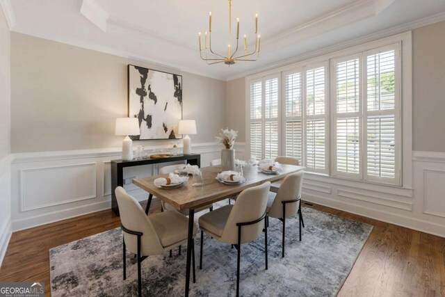 12892 Waterside Dr, Milton, GA 30004 - dining area featuring a notable chandelier, a tray ceiling, and a wealth of natural light