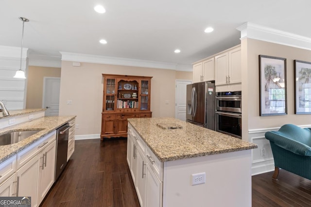 kitchen with crown molding, stainless steel appliances, a sink, and dark wood-type flooring