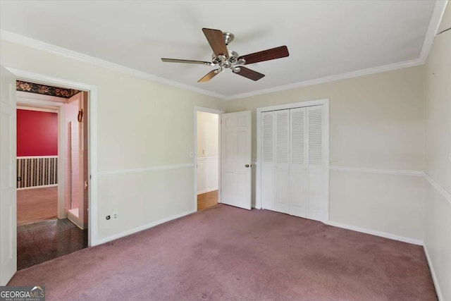 unfurnished bedroom featuring baseboards, crown molding, a closet, carpet flooring, and a ceiling fan