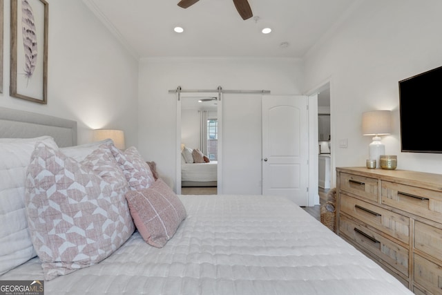 bedroom with crown molding, a barn door, recessed lighting, and ceiling fan