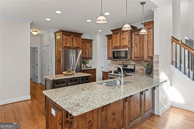 4876 Sara Creek Way, Sugar Hill, GA 30518 - kitchen with appliances with stainless steel finishes, light wood-style flooring, a peninsula, baseboards, and backsplash
