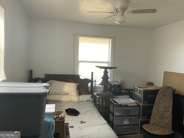 bedroom featuring a ceiling fan