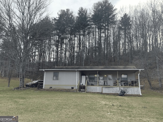 view of front of home featuring a porch, crawl space, and a front yard