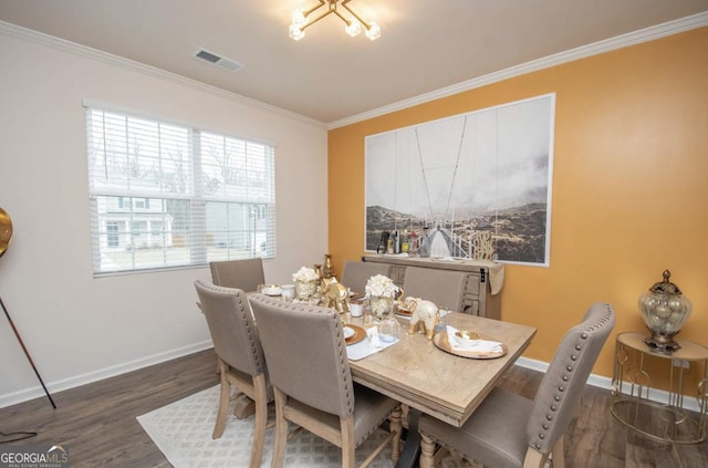 dining area featuring crown molding, visible vents, plenty of natural light, and wood finished floors