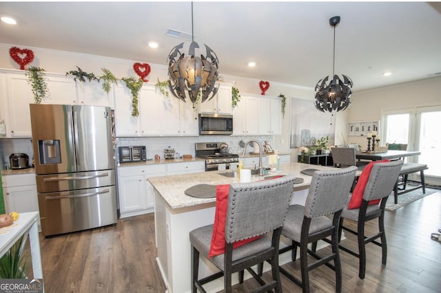 kitchen featuring stainless steel appliances, a chandelier, a sink, and visible vents