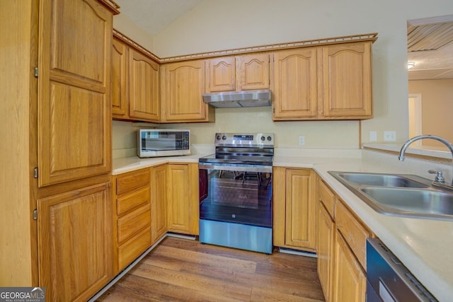 2787 Turtle Cove Trwy, Monticello, GA 31064 - kitchen featuring appliances with stainless steel finishes, under cabinet range hood, a sink, vaulted ceiling, and light countertops
