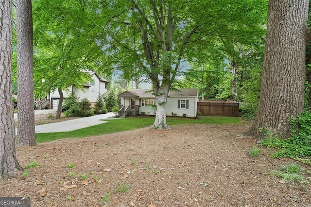 2586 Valley Stream Dr, Atlanta, GA 30360 - view of yard featuring driveway