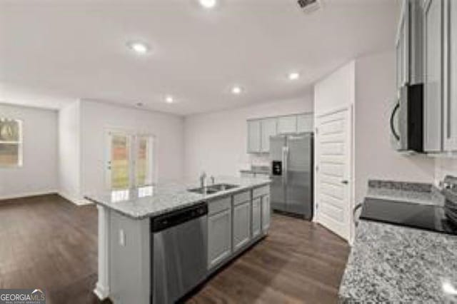 1406 Adirondac Way, Bonaire, GA 31005 - kitchen featuring a kitchen island with sink, appliances with stainless steel finishes, dark wood finished floors, a sink, and gray cabinetry