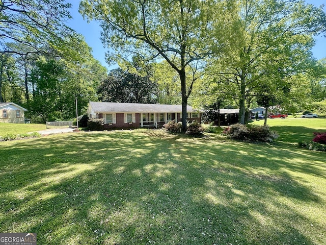 view of front facade featuring an exterior structure, an outbuilding, and a front lawn