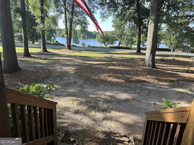 view of yard featuring a water view