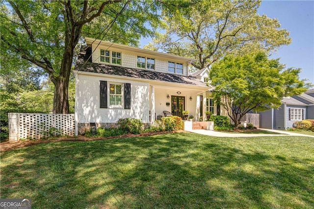 view of front of house featuring a front yard