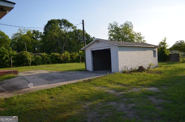 detached garage featuring driveway