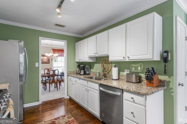 kitchen with a notable chandelier, white cabinetry, visible vents, dark wood-style flooring, and appliances with stainless steel finishes