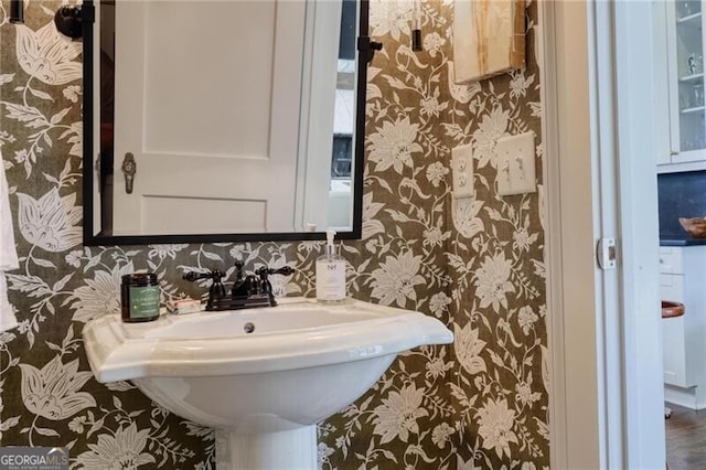 820 Wilson Rd NW, Atlanta, GA 30318 - bathroom featuring wallpapered walls and a sink
