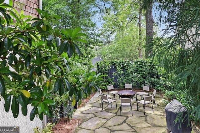 820 Wilson Rd NW, Atlanta, GA 30318 - view of patio / terrace