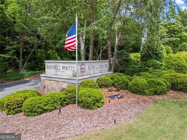 view of community / neighborhood sign