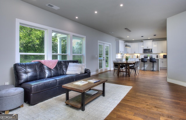 419 Mcinnes Cir SE, Marietta, GA 30060 - living area featuring wood finished floors, baseboards, and recessed lighting