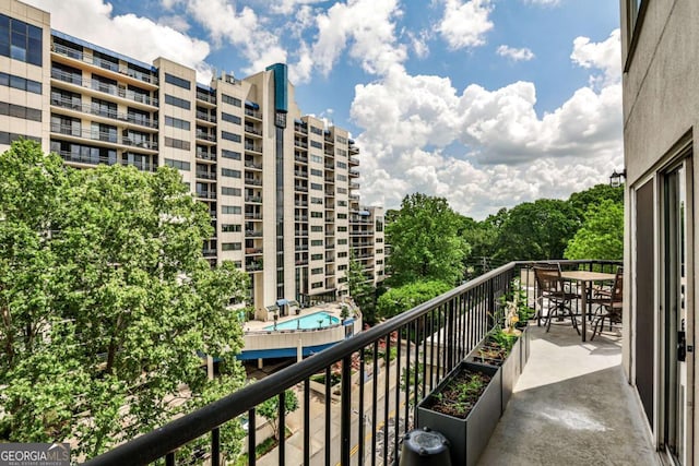 275 13th St NE Unit 605, Atlanta, GA 30309 - balcony with view of pool