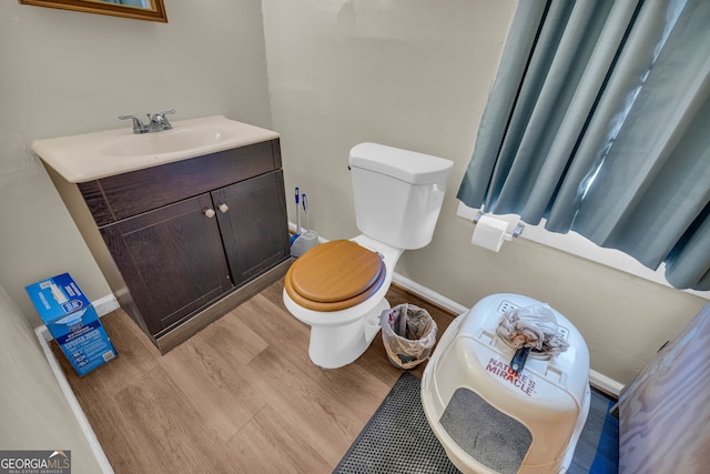 627 N Hulin Ave, Tignall, GA 30668 - bathroom featuring toilet, baseboards, a tub to relax in, a shower with shower curtain, and vanity