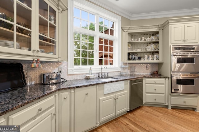 3863 Streamside Dr SE, Marietta, GA 30067 - kitchen with light wood-style flooring, ornamental molding, a sink, backsplash, and stainless steel appliances