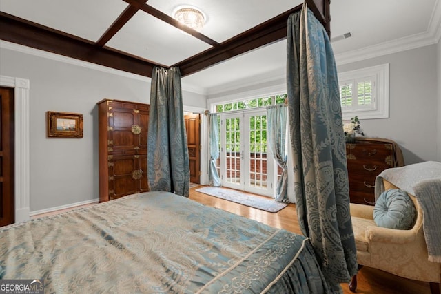 3863 Streamside Dr SE, Marietta, GA 30067 - bedroom with multiple windows, visible vents, wood finished floors, and ornamental molding