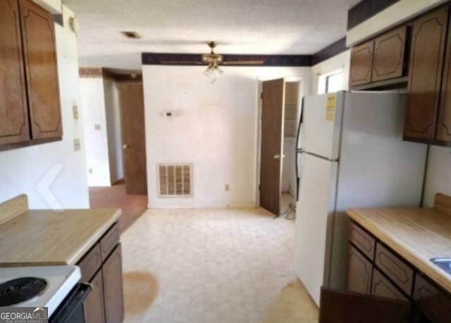 540 Veneys Mill Pond Rd, Parrott, GA 39877 - kitchen featuring white appliances, light countertops, and visible vents