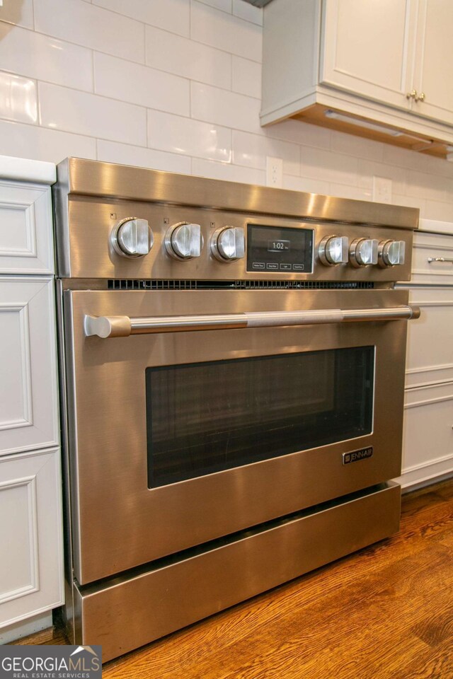 1468 N Amanda Cir, Atlanta, GA 30329 - room details featuring high end stainless steel range oven and tasteful backsplash