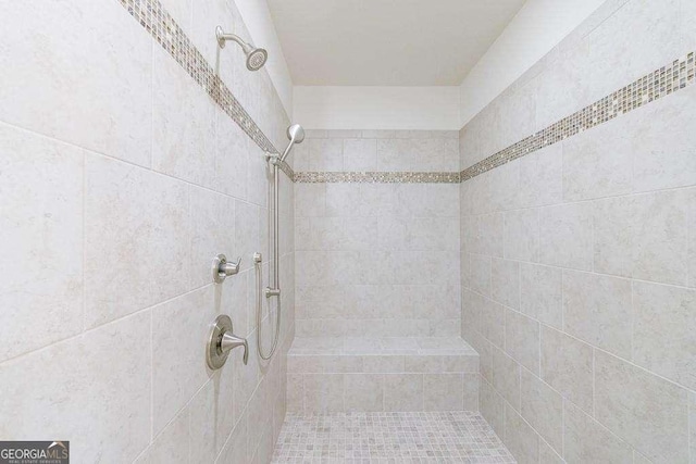 bathroom featuring tiled shower