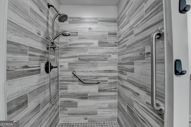 full bath with tiled shower