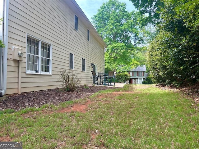 view of grassy yard featuring a patio