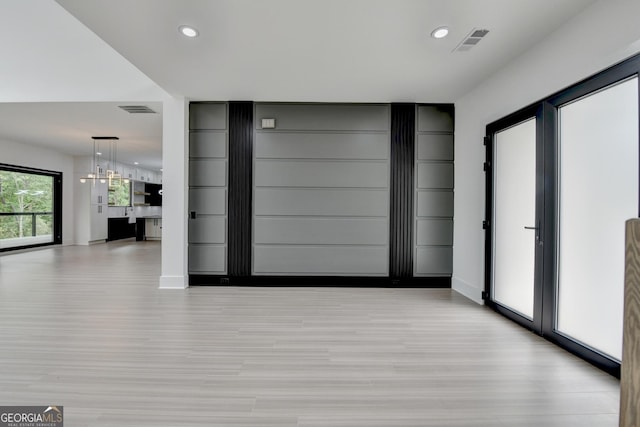 unfurnished room featuring light wood-style flooring, visible vents, and recessed lighting