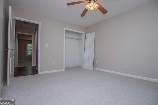 unfurnished bedroom featuring a ceiling fan, carpet floors, baseboards, and a closet