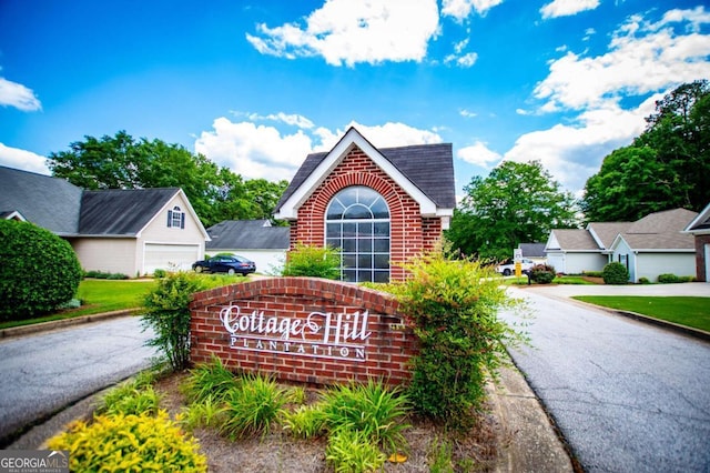 view of community / neighborhood sign